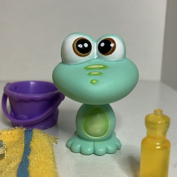 LITTLEST PET SHOP •  Beach 🏖️ Scene - Picture 4 of 8